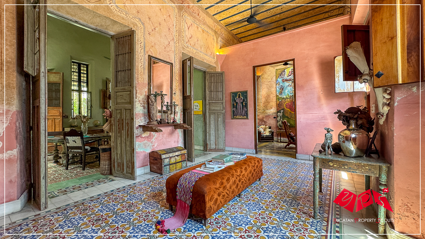ART-FILLED COLONIAL RESIDENCE WITH PRIVATE GARDEN & POOL IN LA ERMITA (YPS-02-0262)